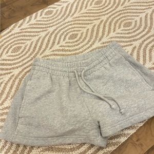 ARITZIA/TNA - cozyfleece boyfriend sweatshort